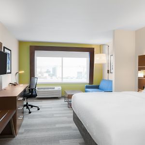 Suite Hearing Accessible Non-Smoking